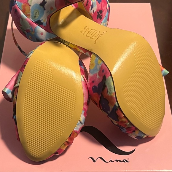 “New” Nina Floral Pumps. - Picture 5 of 6